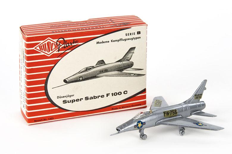 Busch Plastic Düsenjäger Super Sabre F 100 C