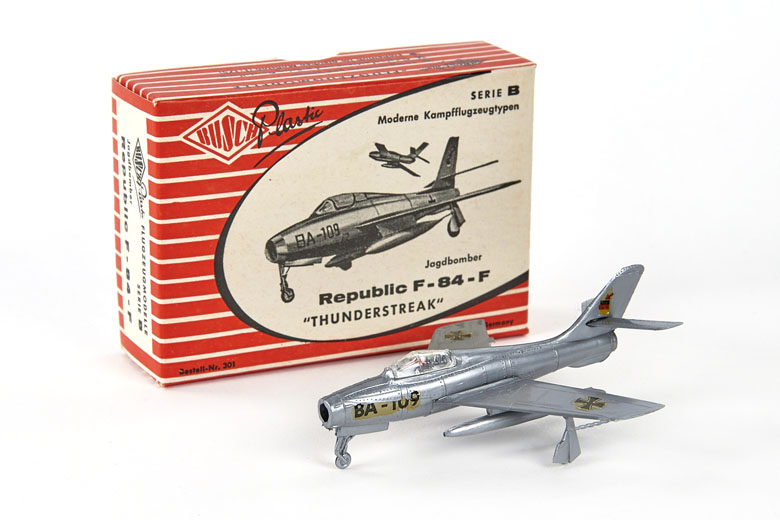 Busch-Plastic Jagdbomber Republic F-84-F Thunderstreak