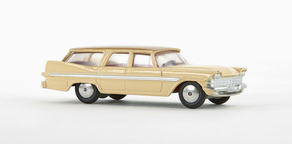 Corgi Toys 219 Plymouth Sports Suburban Station Wagon - QDT