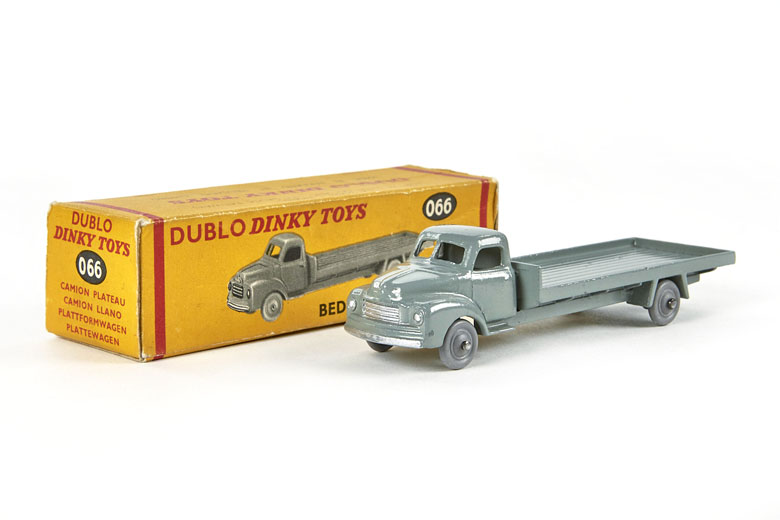 Dinky Toys 66 Bedford Flat Truck