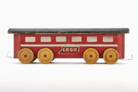 Lego Holzspielzeug Eisenbahn Personenwagen, Lego wooden railway passenger car