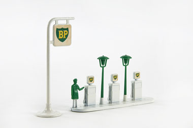 Matchbox 1 Accesory Pack BP Garage Pumps and Sign