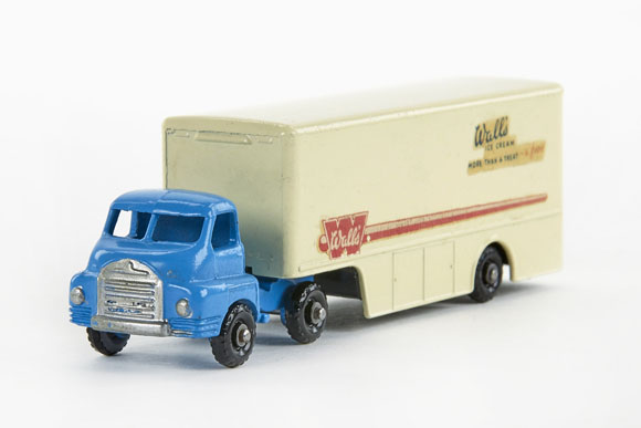 Matchbox M-2 Bedford Articulated Truck 