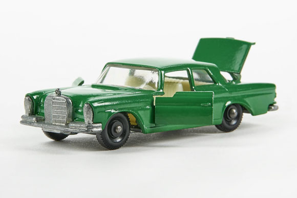 Matchbox 46 Mercedes 300 SE Coupe