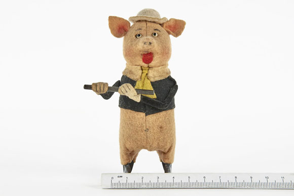 Schuco Tanzfigur Nr. 980/3 Schwein mit Flöte