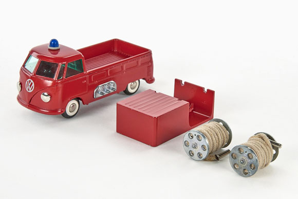 Tekno 408 VW Feuerwehr-Pritschenwagen