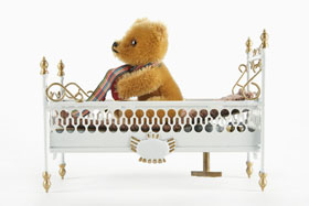 Tucher & Walther Sondermodell T 439 Ziehharmonika-Teddy im Bett